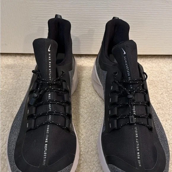 Waterproof Nike Black and White Athletic Shoes - Picture 5 of 6